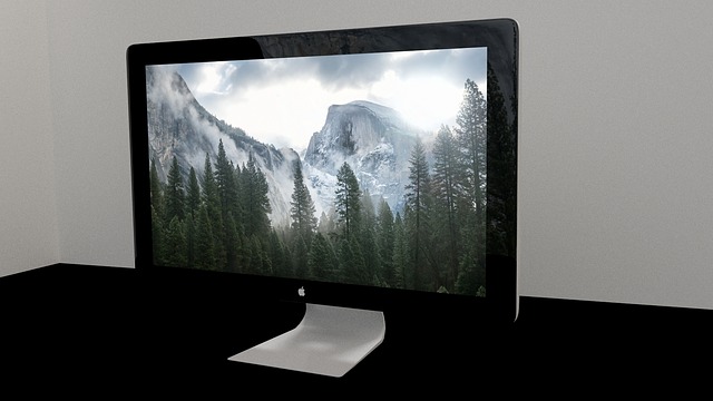 monitor na stole.jpg